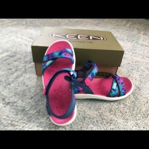 Girls youth (size 2) Keen sandals NWOT